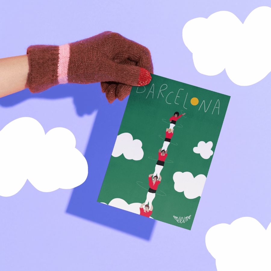 Carte postale qui représente les castellers à Barcelone, entourés de nuages. Désiné par Amélie Decomble alias Amélimón